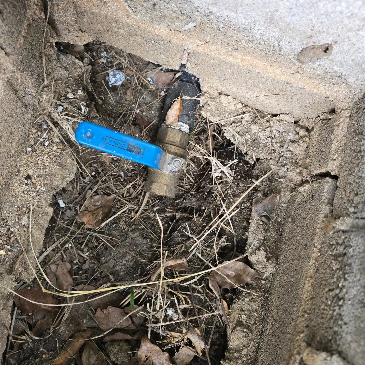 電磁板の故障で新しく水道工事して欲しいと依頼があり工事して来...